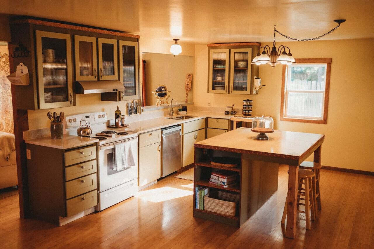 Refrigerador, microondas, horno, placa de cocina