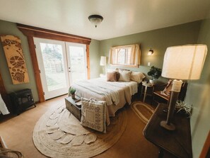 3 bedrooms, desk, free WiFi, bed sheets