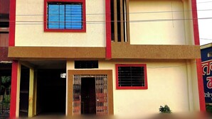 A two-story building with a sign reading "SR HOTEL" at the top. - SR HOTEL KILERAMA ASHTA  (Ashta)