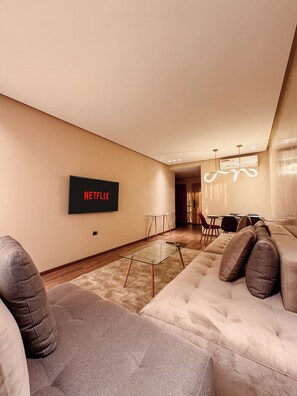 Living area - Elegant Family Apartment in the Heart of Marrakech | Golf, Pool and Lake Views (Marrakech)