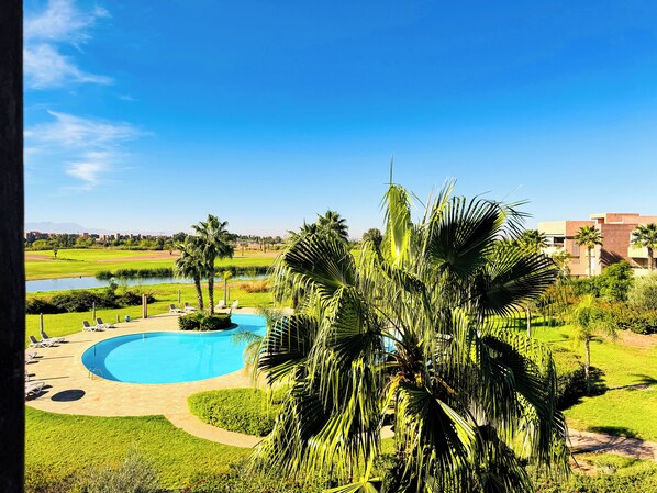 Pool - Elegant Family Apartment in the Heart of Marrakech | Golf, Pool and Lake Views (Marrakech)
