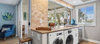 Charming 1-Bedroom, 1.5-Bathroom Apartment in Desirable Jupiter Bay – Steps from