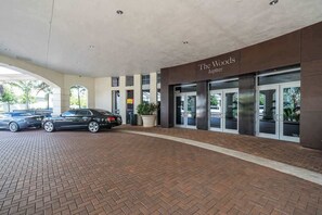 Property grounds - Charming 1-Bedroom, 1.5-Bathroom Apartment in Desirable Jupiter Bay – Steps from (Jupiter)