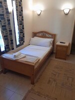 Comfort Single Room, Private Bathroom | In-room safe