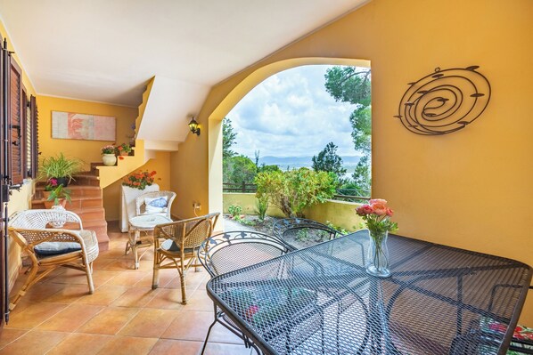 Dining - Aetòs Home, Porto Pino hill (Porto Pino)