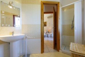 Ducha, secador de pelo y bidé