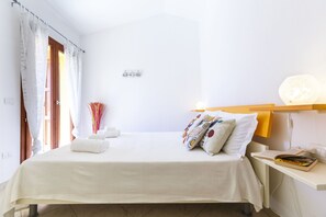 2 bedrooms, iron/ironing board, free WiFi - Villa Mama, private compound swimming pool (Is Potettus)