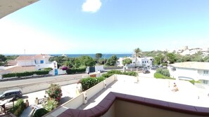 Property grounds - Spartan apartment - a stone's throw from the sea (Calasetta)