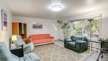 Apartment (2 Bedrooms) | Front of property