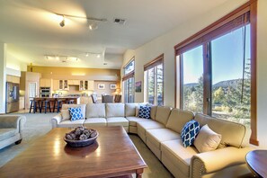 Interior - 5 Mi to Skiing: Mammoth Lakes Home w/ Pool Table! (Mammoth Lakes)