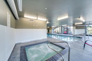 Apartment (2 Bedrooms) | Interior - Walk to the Lake: Chelan Condo w/ Mtn Views! (Chelan)