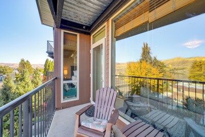 Walk to the Lake: Chelan Condo w/ Mtn Views!