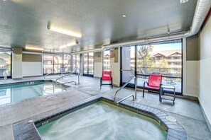Apartment (2 Bedrooms) | Interior - Walk to the Lake: Chelan Condo w/ Mtn Views! (Chelan)