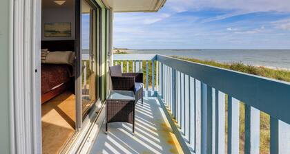 Oceanside: Beachfront Fort Pierce Retreat