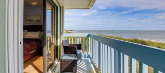 Oceanside: Beachfront Fort Pierce Retreat