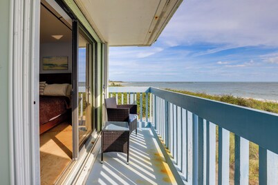 Oceanside: Beachfront Fort Pierce Retreat