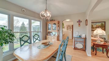 House (3 Bedrooms) | Interior