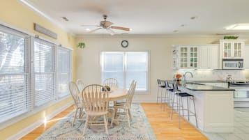 House (5 Bedrooms) | Interior