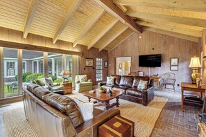 Villa (6 Bedrooms) | Interior