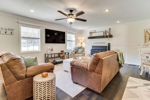 House (2 Bedrooms) | Interior - 3 Mi to Lake: House w/ Fire Pit in Mountain Home! (Mountain Home)