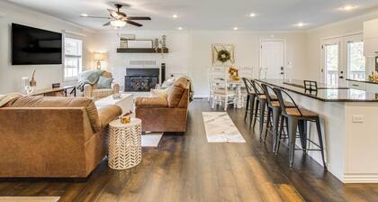 3 Mi to Lake: House w/ Fire Pit in Mountain Home!