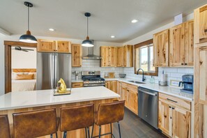 House (4 Bedrooms) | Interior