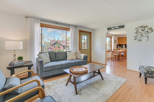 Hike, Ski & Ice Fish! Cozy Bungalow in Cedar