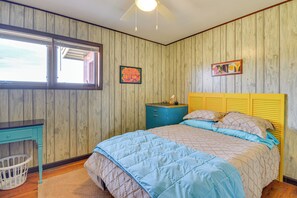 House (4 Bedrooms) | Interior - 1 Mi to Hot Springs State Park: Rustic Wyoming Gem (Thermopolis)