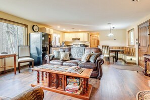 House (2 Bedrooms) | Interior