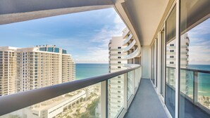 A balcony with a view of high-rise buildings and the ocean. - Sleek Fort Lauderdale Condo Near Beaches & Dining! (Fort Lauderdale)