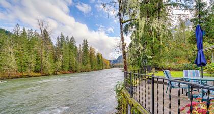 Darrington Home on River w/ Mountain Views