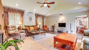 House (3 Bedrooms) | Interior