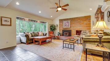 House (3 Bedrooms) | Front of property