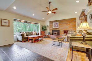 Rumah (3 Bedrooms) | Bagian depan properti