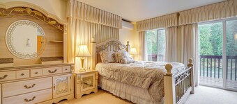 Darrington Home on River w/ Mountain Views