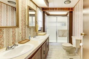House (3 Bedrooms) | Interior - 6 Mi to Balanced Rock Park: Home in Castleford (Castleford)