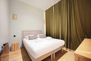 2 habitaciones, escritorio, tabla de planchar con plancha y wifi 