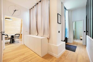 Unclassified image, 5 of 20, button