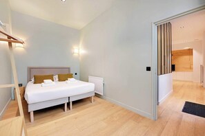 2 slaapkamers, een bureau, een strijkplank/strijkijzer, wifi