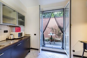 Fridge, microwave, oven, dishwasher