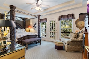 6 bedrooms, desk, iron/ironing board, free WiFi
