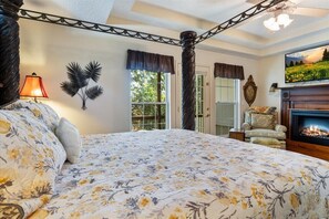 6 bedrooms, desk, iron/ironing board, free WiFi