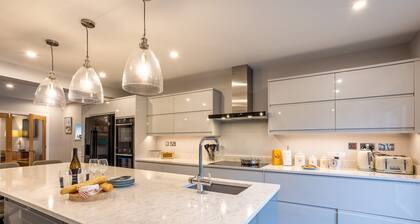Dwylan : Spacious Family Home Near Rhosneigr Beach | Managed by Anglesey Holiday Lettings
