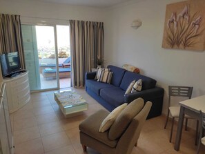 アパートメント 1 ベッドルーム 喫煙可 プライベートプール | リビング エリア