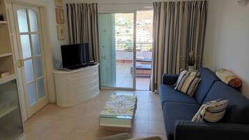 Apartamento, 1 habitación, fumadores, piscina privada | Zona de estar