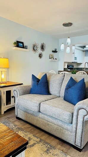 TV - Dunes Pointe 2BR condo walk to the beach (Myrtle Beach)