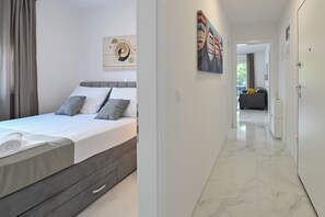 2 bedrooms, iron/ironing board, free WiFi, bed sheets