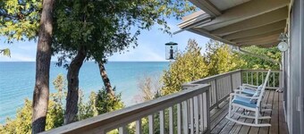 Cedar Bluff - Gorgeous View! Located in the Tunnel of Trees! Private Beach!