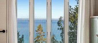 Cedar Bluff - Gorgeous View! Located in the Tunnel of Trees! Private Beach!