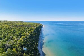 Beach - Cedar Bluff - Gorgeous View! Located in the Tunnel of Trees! Private Beach! (Harbor Springs)